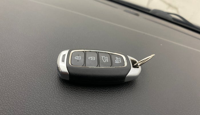 2022 Hyundai Verna SX (O) 1.0 TURBO DCT, Petrol, Automatic, 65,885 km, Key Close Up