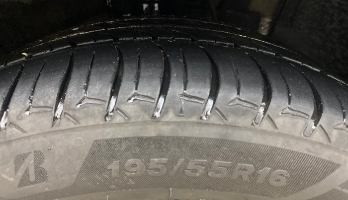 2022 Hyundai Verna SX (O) 1.0 TURBO DCT, Petrol, Automatic, 65,885 km, Right Front Tyre Tread