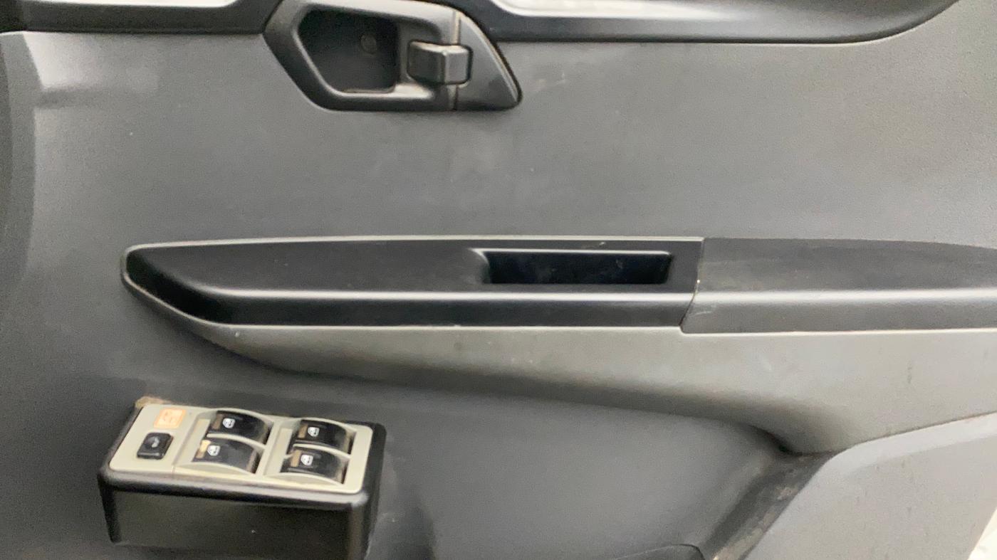 2019 Mahindra KUV 100 NXT K2 P 6 STR, Petrol, Manual, 45,633 km, Driver Side Door Panels Control