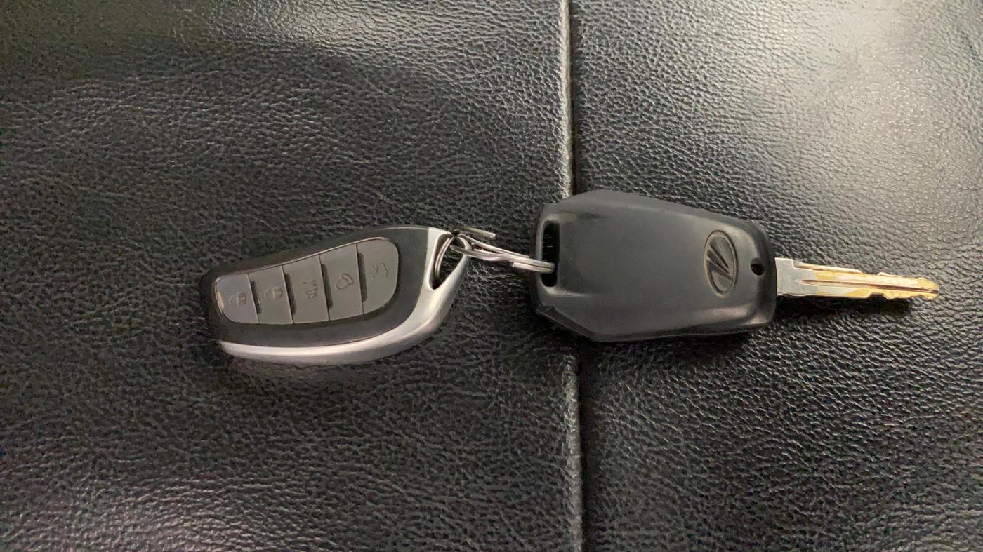 2019 Mahindra KUV 100 NXT K2 P 6 STR, Petrol, Manual, 45,633 km, Key Close Up