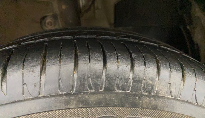 2019 Mahindra KUV 100 NXT K2 P 6 STR, Petrol, Manual, 45,588 km, Right Front Tyre Tread