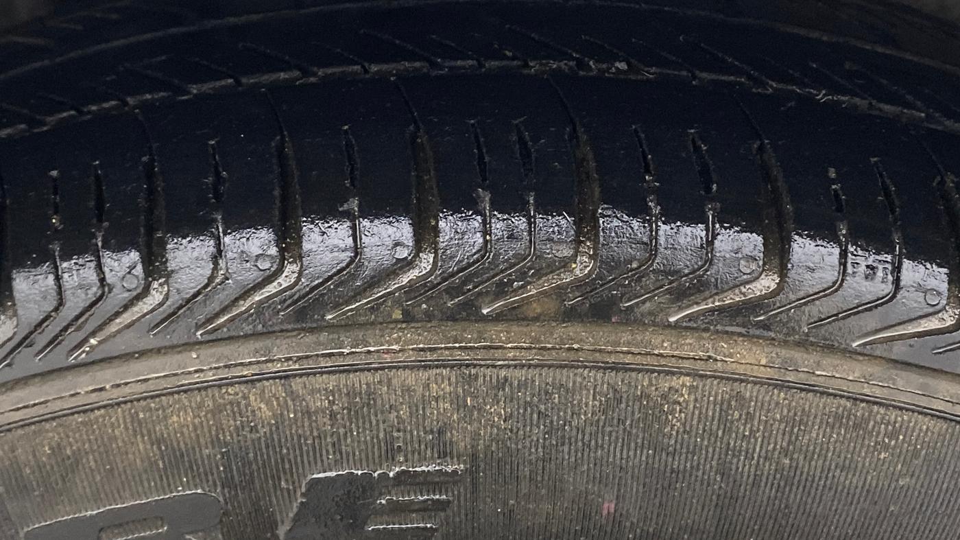 2014 Maruti Swift Dzire VDI, Diesel, Manual, 1,30,761 km, Right Rear Tyre Tread