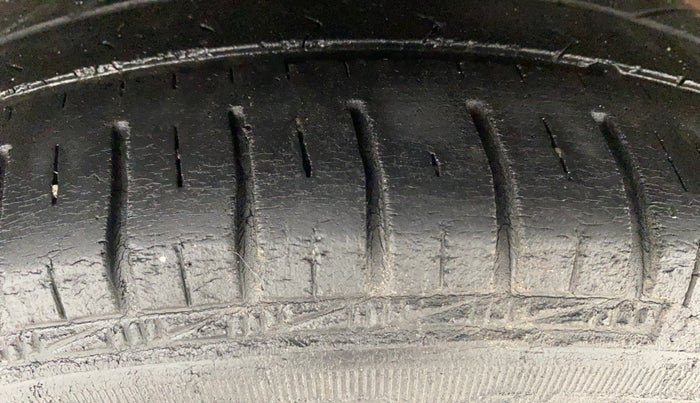 2017 Hyundai Grand i10 MAGNA 1.2 KAPPA VTVT, Petrol, Manual, 66,707 km, Right Rear Tyre Tread