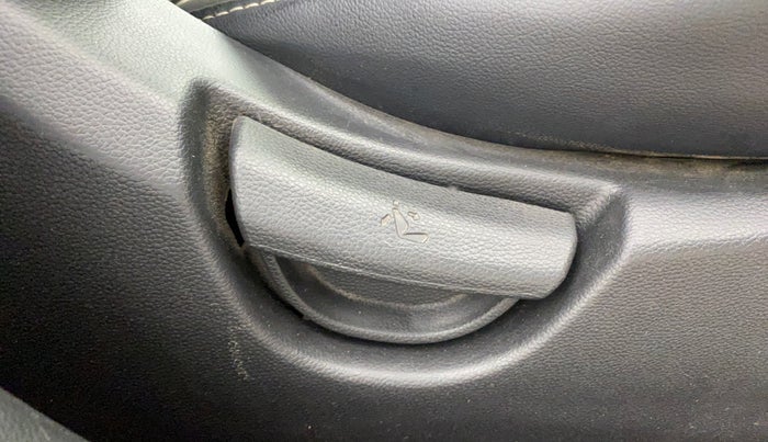 2017 Hyundai Grand i10 MAGNA 1.2 KAPPA VTVT, Petrol, Manual, 66,707 km, Driver Side Adjustment Panel