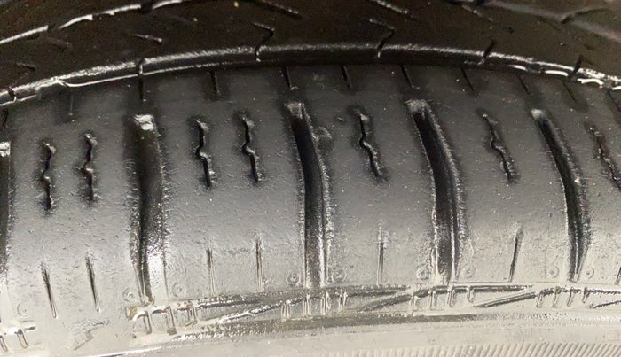 2017 Hyundai Grand i10 MAGNA 1.2 KAPPA VTVT, Petrol, Manual, 66,707 km, Right Front Tyre Tread