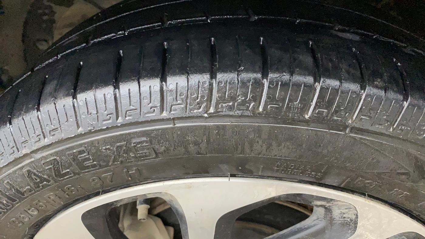 2022 Maruti Baleno ALPHA PETROL 1.2, Petrol, Manual, 1,24,322 km, Left Front Tyre Tread