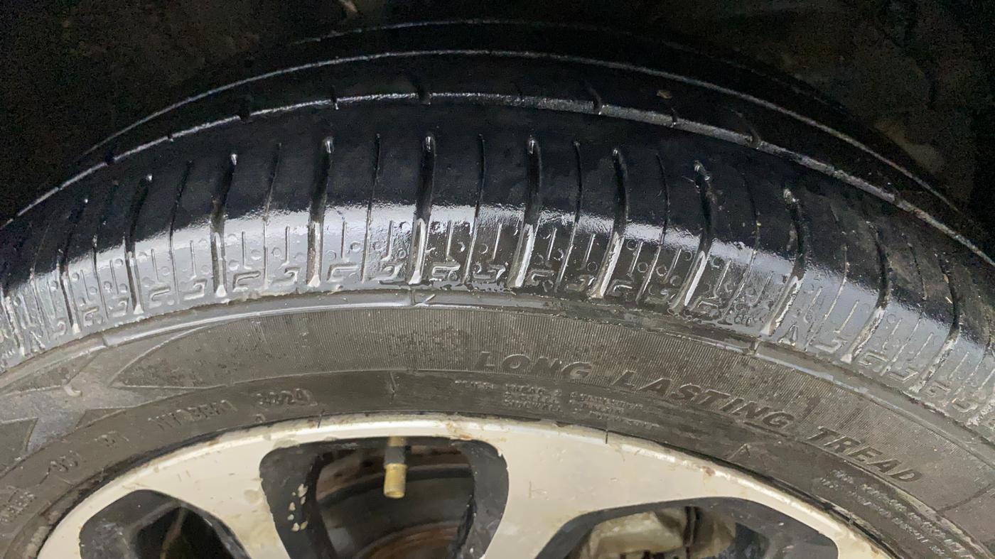 2022 Maruti Baleno ALPHA PETROL 1.2, Petrol, Manual, 1,24,322 km, Right Front Tyre Tread