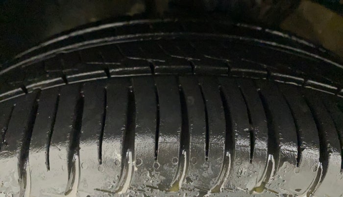 2013 Volkswagen Polo HIGHLINE1.2L, Petrol, Manual, 56,605 km, Left Front Tyre Tread