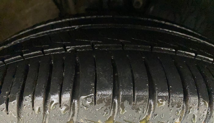 2013 Volkswagen Polo HIGHLINE1.2L, Petrol, Manual, 56,605 km, Right Front Tyre Tread