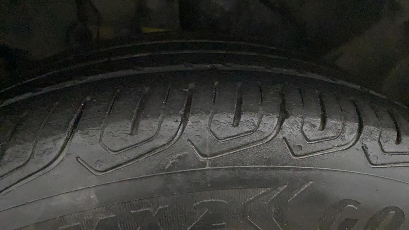 2020 Ford Ecosport TITANIUM + 1.5L DIESEL, Diesel, Manual, 1,16,789 km, Right Front Tyre Tread