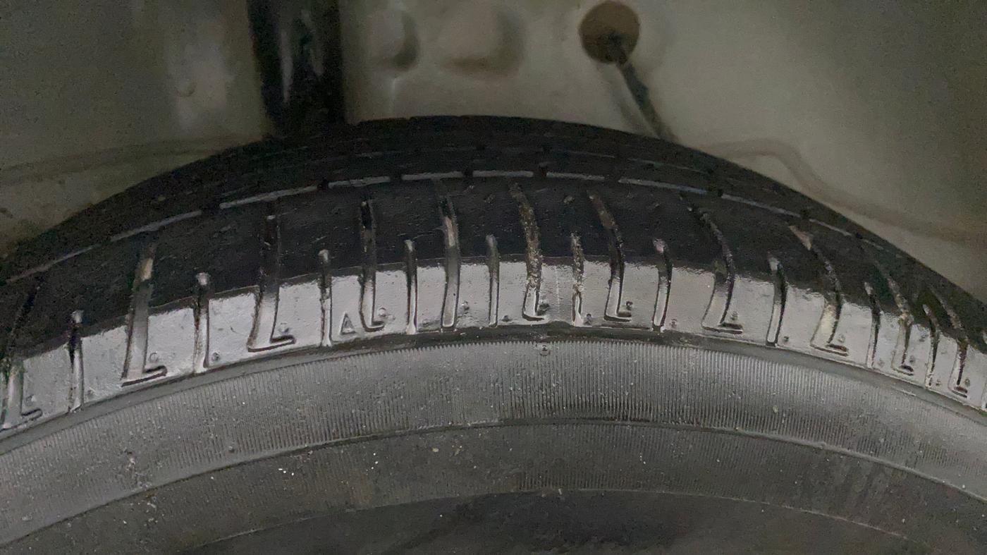2020 Ford Ecosport TITANIUM + 1.5L DIESEL, Diesel, Manual, 1,16,789 km, Right Rear Tyre Tread