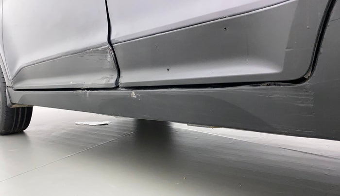 2016 Hyundai Creta SX 1.6 DIESEL, Diesel, Manual, 1,08,129 km, Left running board - Cladding has minor damage