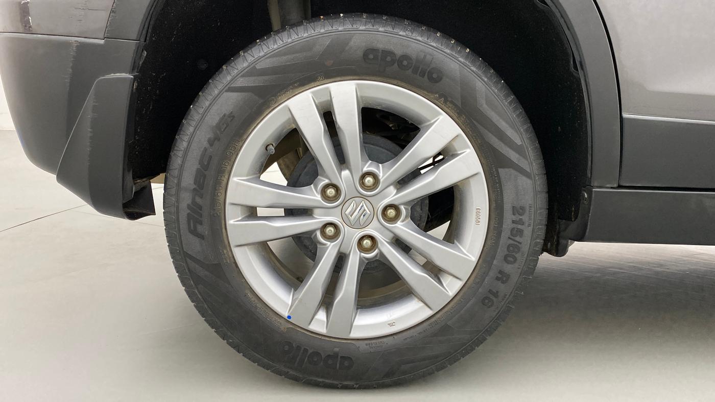 2017 Maruti Vitara Brezza ZDI PLUS, Diesel, Manual, 42,789 km, Right Rear Wheel