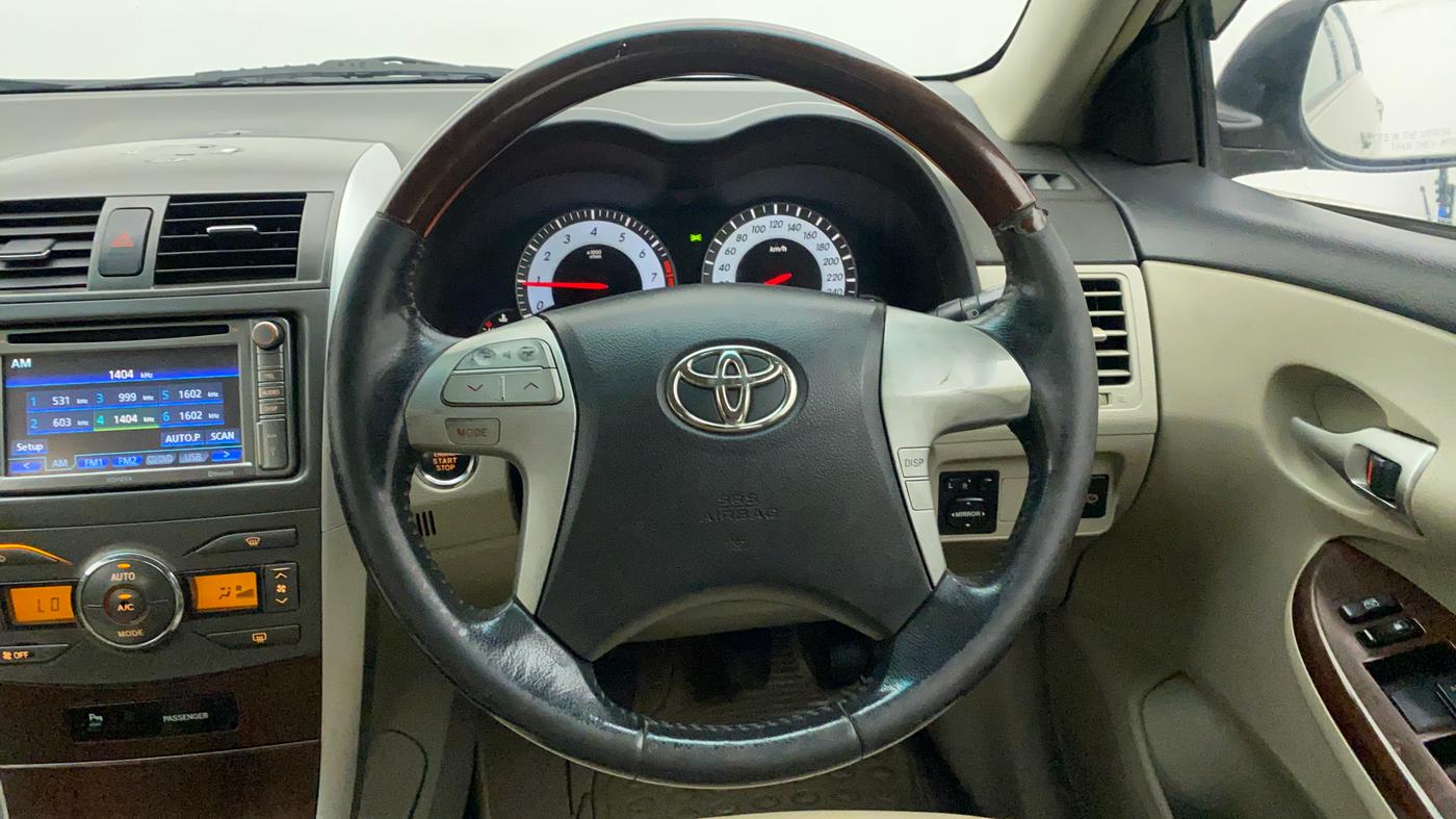 2013 Toyota Corolla Altis GL PETROL, Petrol, Manual, 1,04,902 km, Steering Wheel Close Up