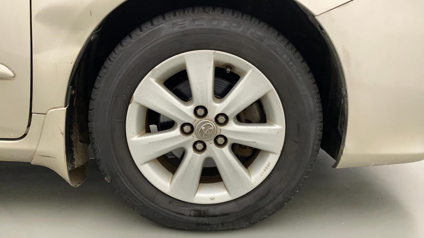 2013 Toyota Corolla Altis GL PETROL, Petrol, Manual, 1,04,902 km, Right Front Wheel
