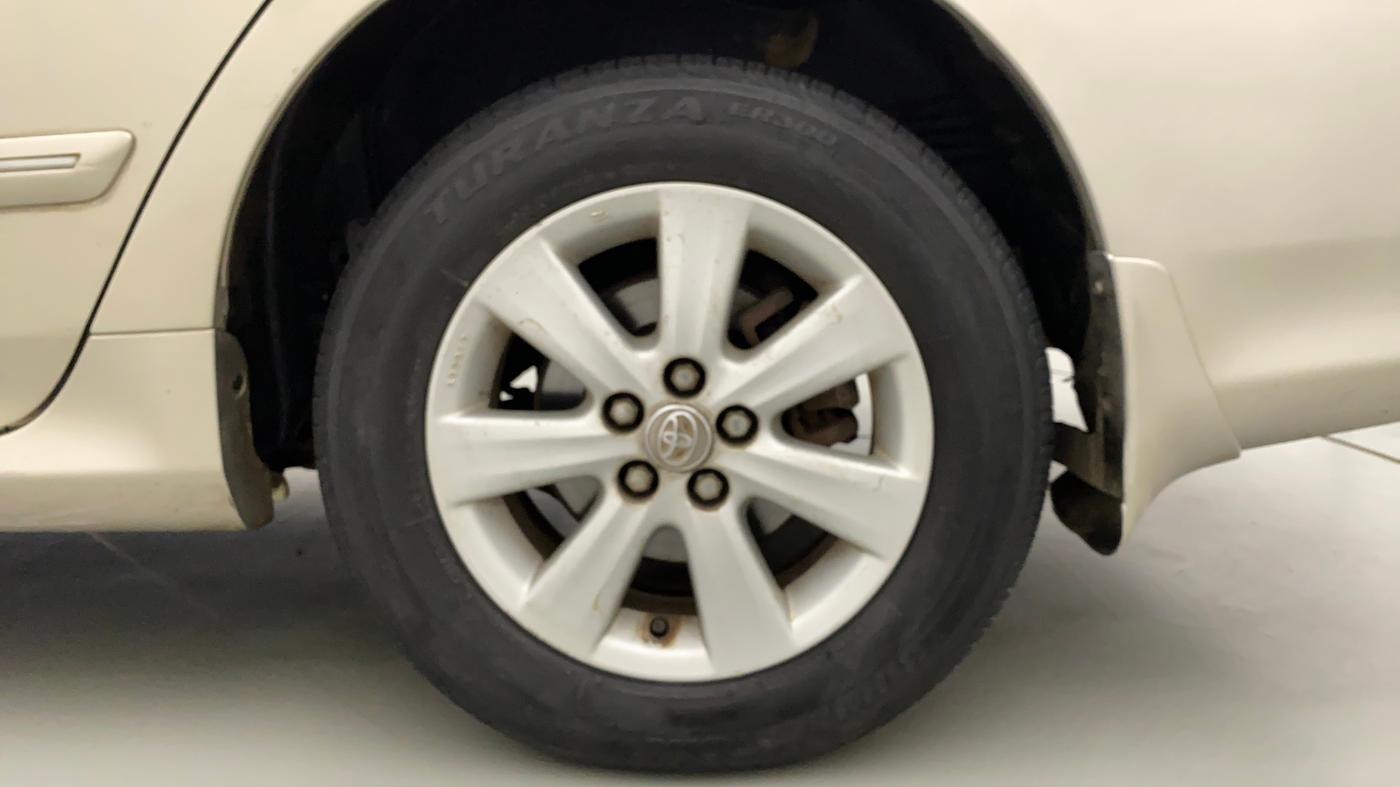 2013 Toyota Corolla Altis GL PETROL, Petrol, Manual, 1,04,902 km, Left Rear Wheel
