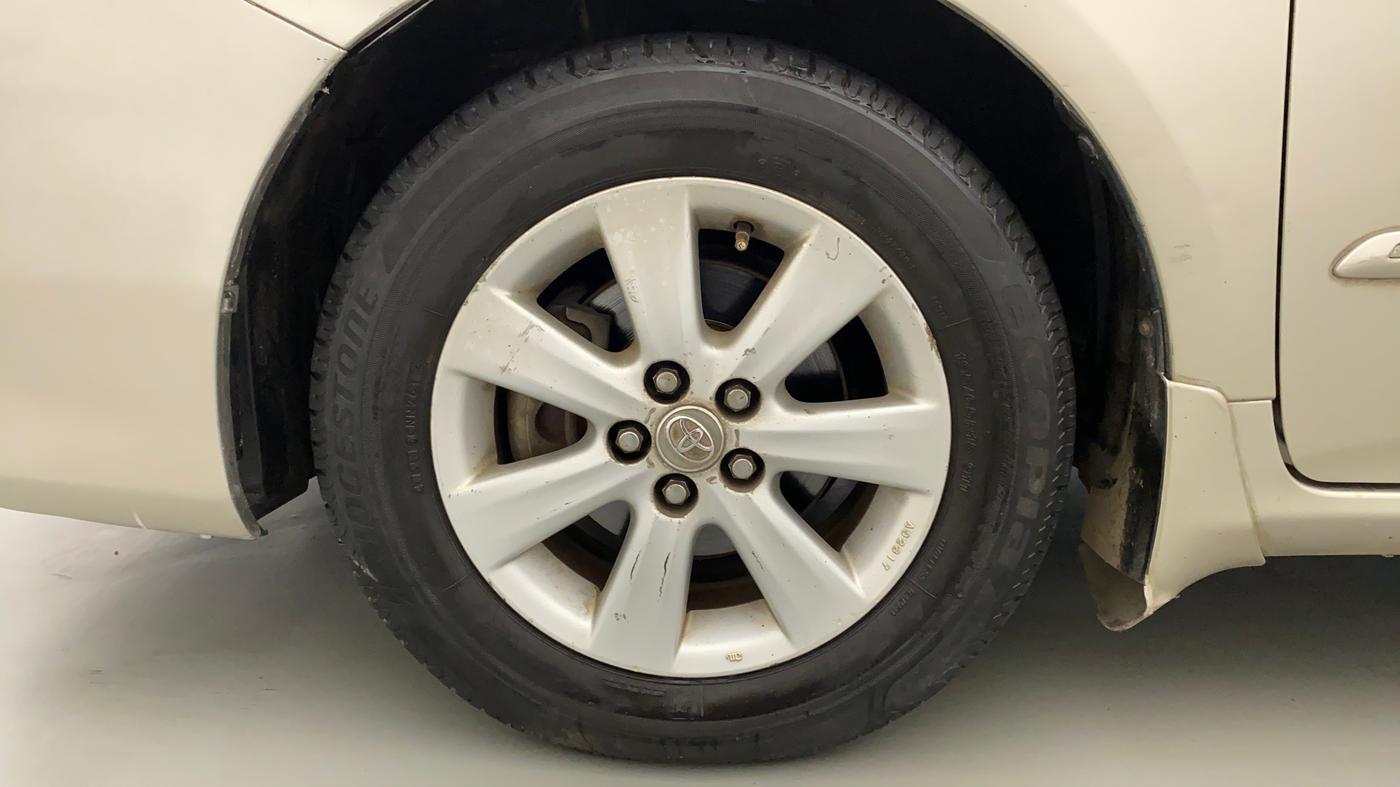 2013 Toyota Corolla Altis GL PETROL, Petrol, Manual, 1,04,902 km, Left Front Wheel
