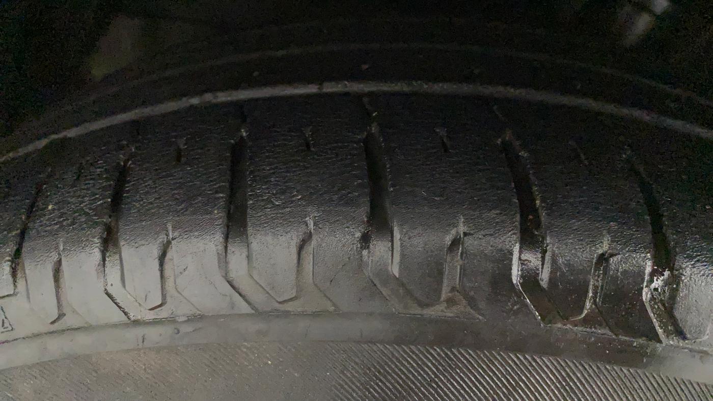 2013 Toyota Corolla Altis GL PETROL, Petrol, Manual, 1,04,902 km, Left Front Tyre Tread