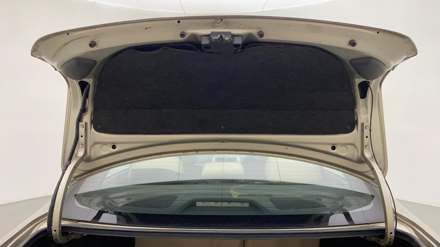 2013 Toyota Corolla Altis GL PETROL, Petrol, Manual, 1,04,902 km, Boot Door Open