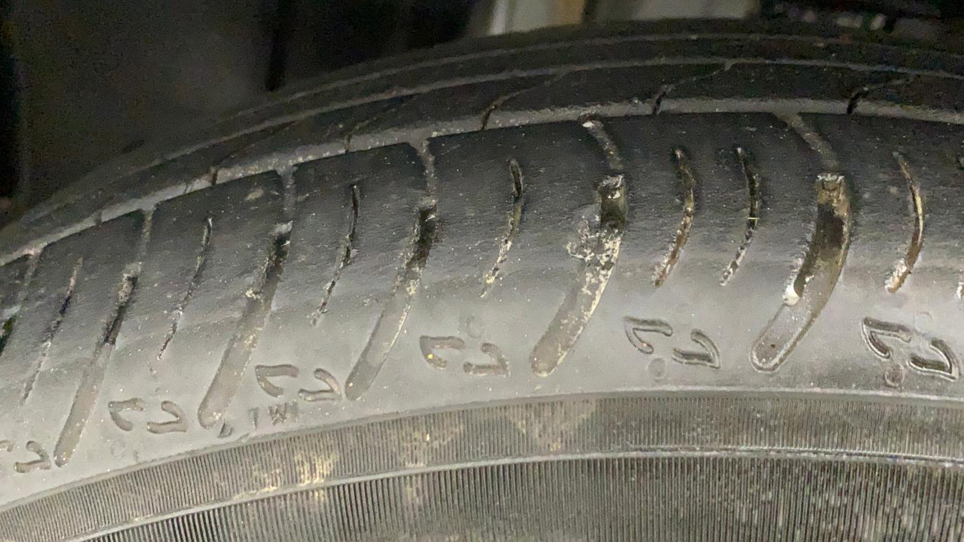 2022 Nissan MAGNITE XE, Petrol, Manual, 12,695 km, Left Front Tyre Tread