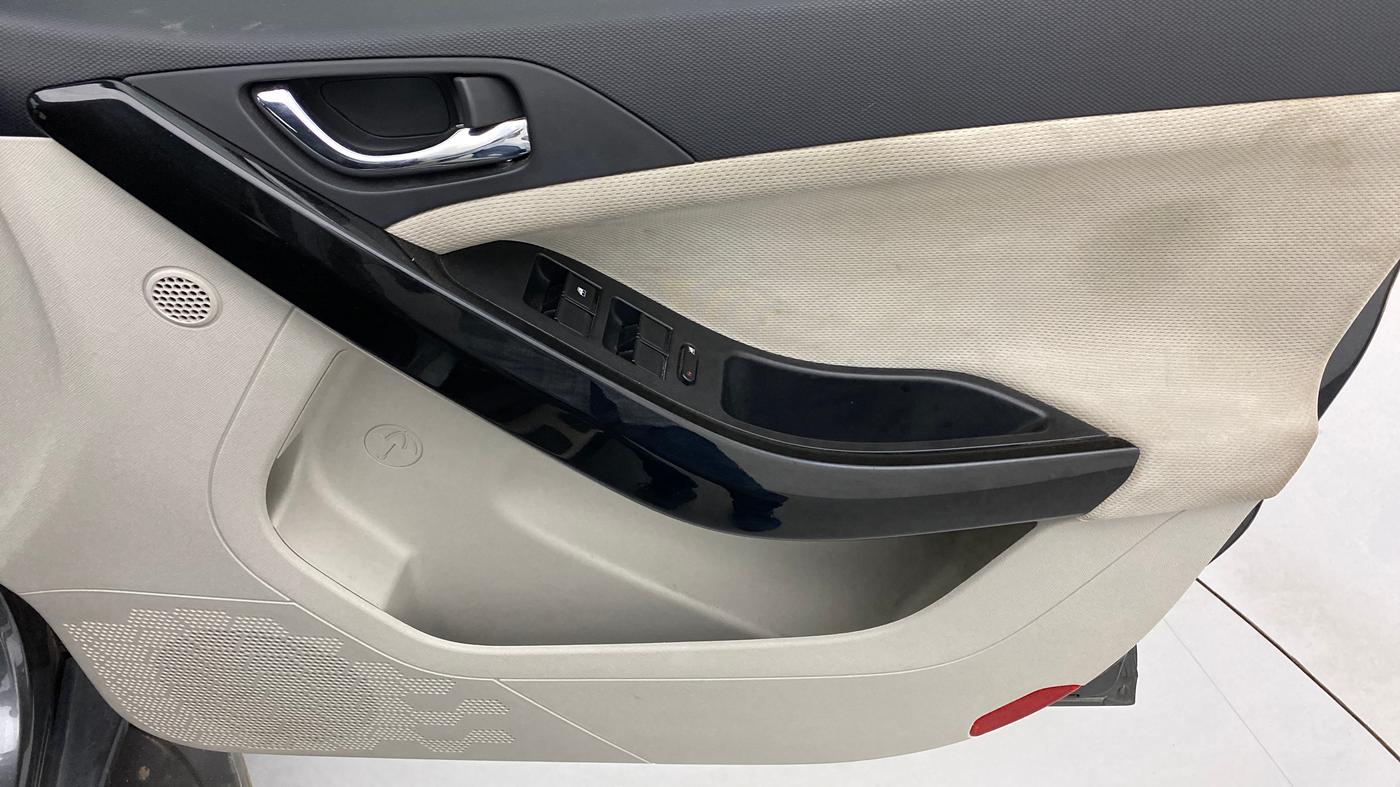 2020 Tata NEXON XZ PLUS PETROL DUAL TONE, Petrol, Manual, 48,997 km, Driver Side Door Panels Control