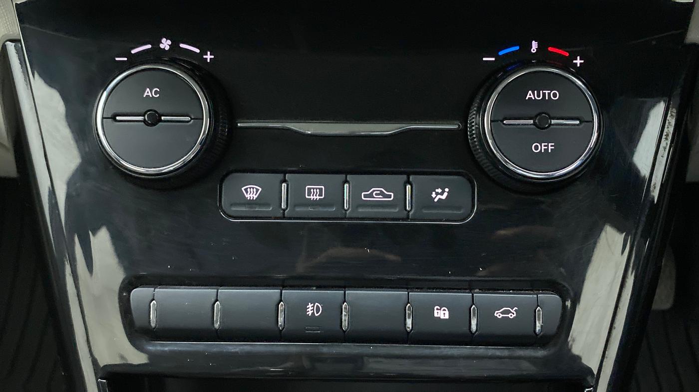 2020 Tata NEXON XZ PLUS PETROL DUAL TONE, Petrol, Manual, 48,997 km, Automatic Climate Control