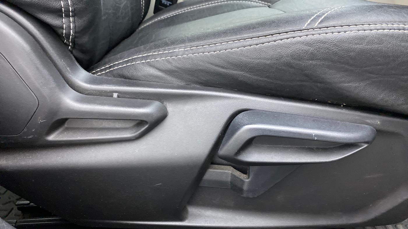 2020 Tata NEXON XZ PLUS PETROL DUAL TONE, Petrol, Manual, 48,997 km, Driver Side Adjustment Panel