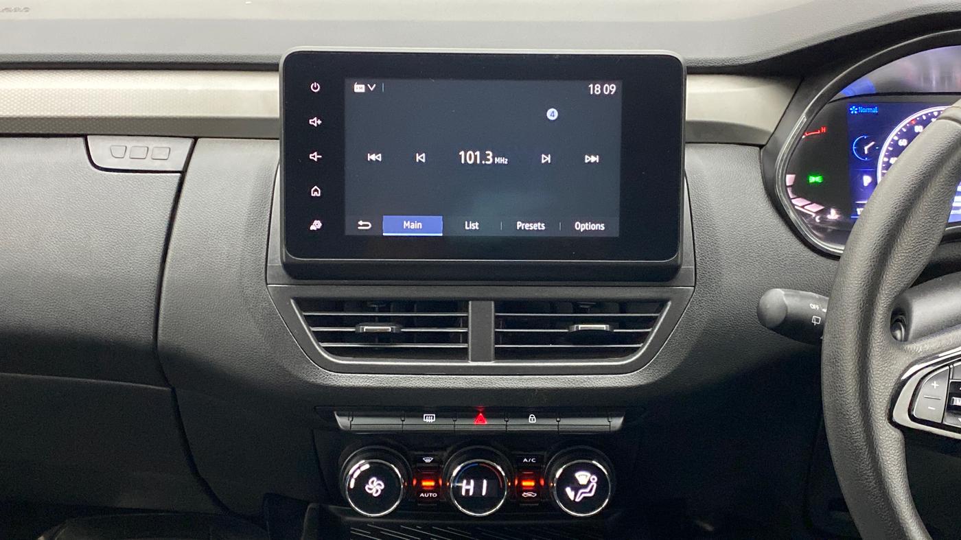 2021 Renault Kiger RXZ CVT 1.0 TURBO DUAL TONE, Petrol, Automatic, 17,522 km, Air Conditioner