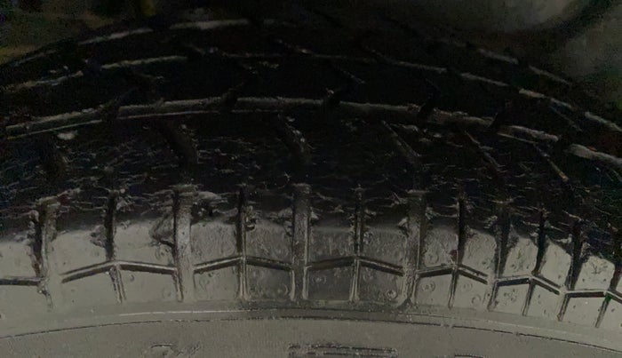 2013 Maruti Swift Dzire VXI, Petrol, Manual, 33,355 km, Right Rear Tyre Tread