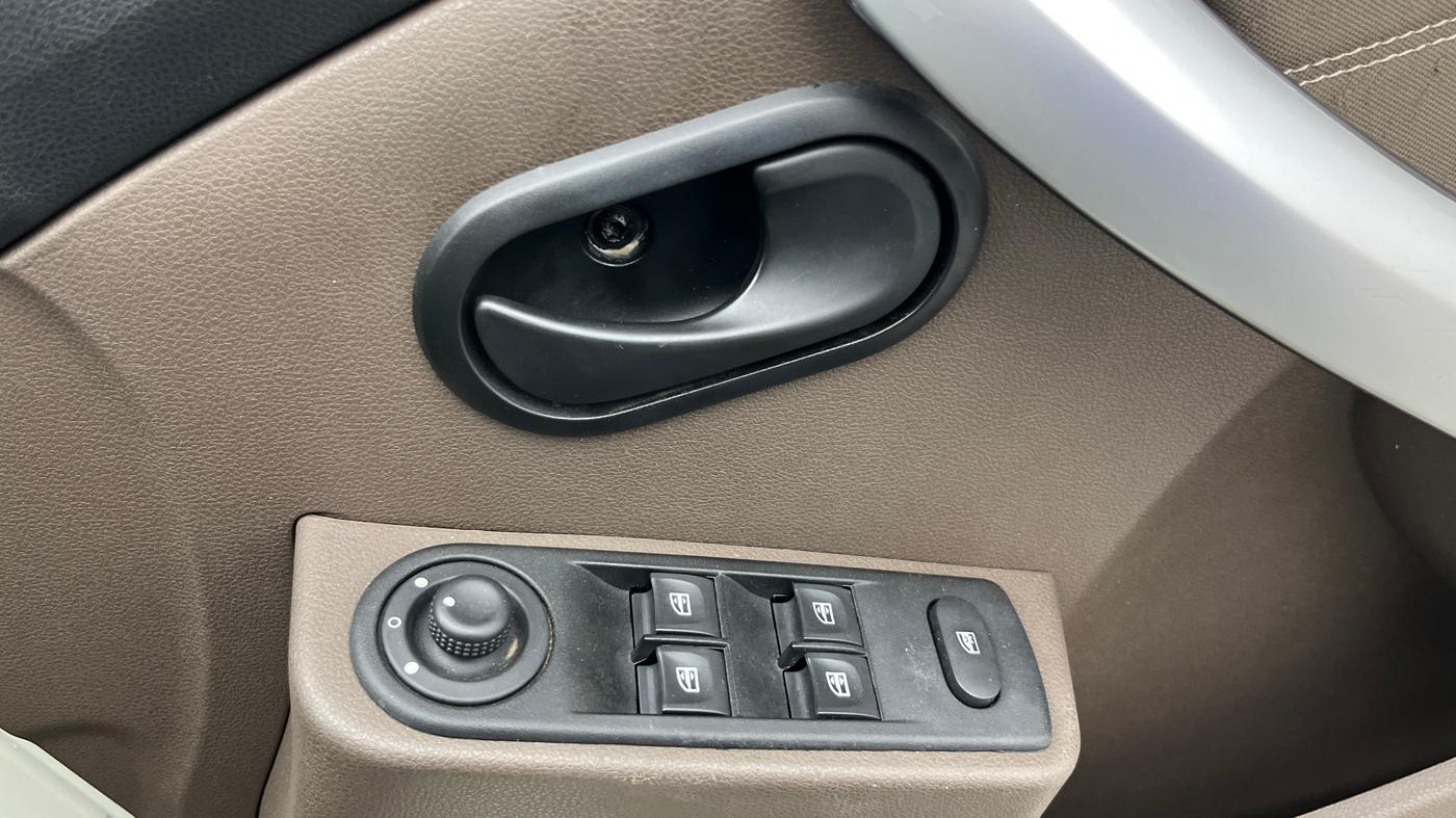 2019 Renault Duster RXS CVT, Petrol, Automatic, 45,783 km, Driver Side Door Panels Control