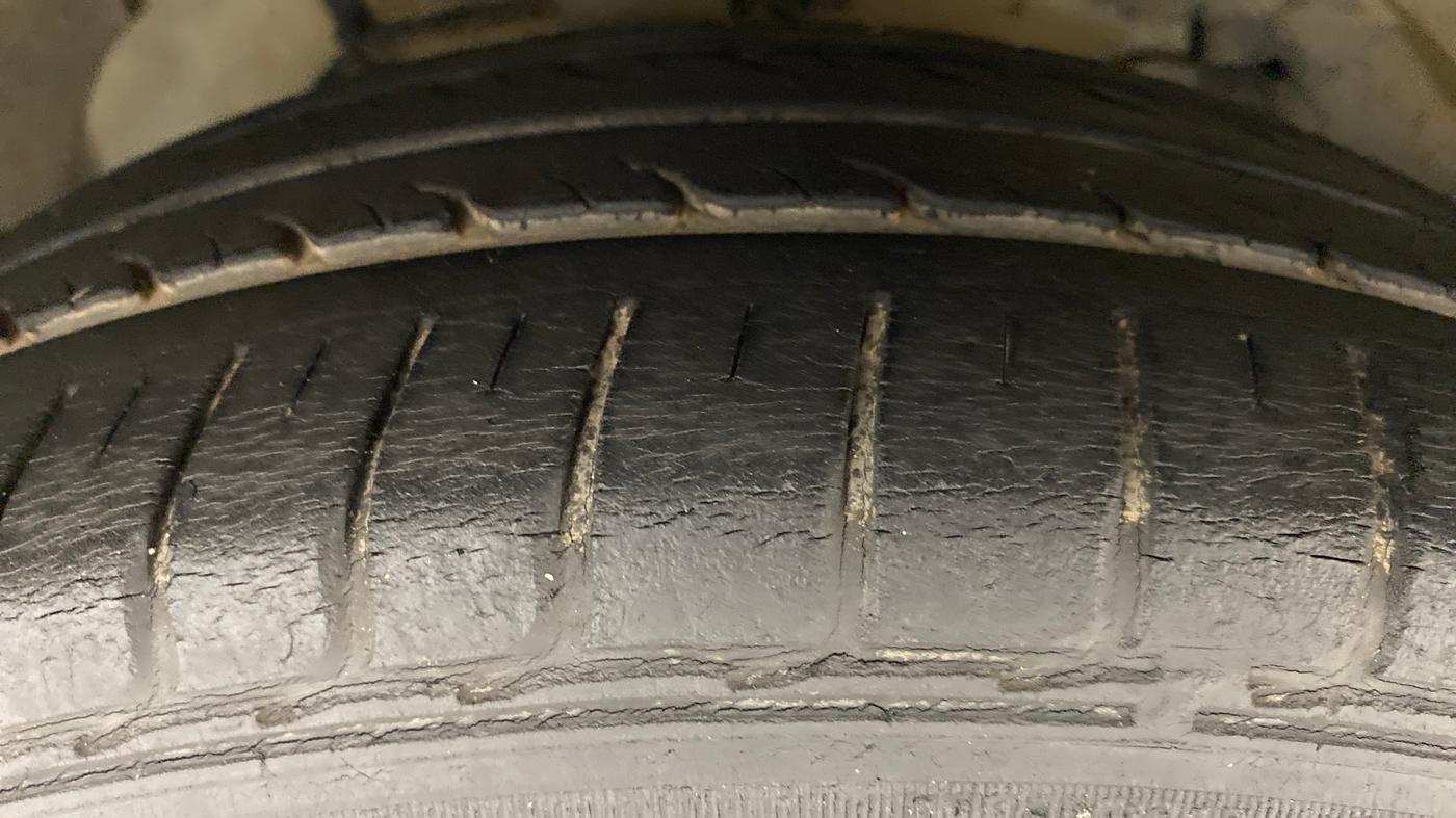 2015 Tata Bolt XT REVOTRON, Petrol, Manual, 27,262 km, Right Front Tyre Tread