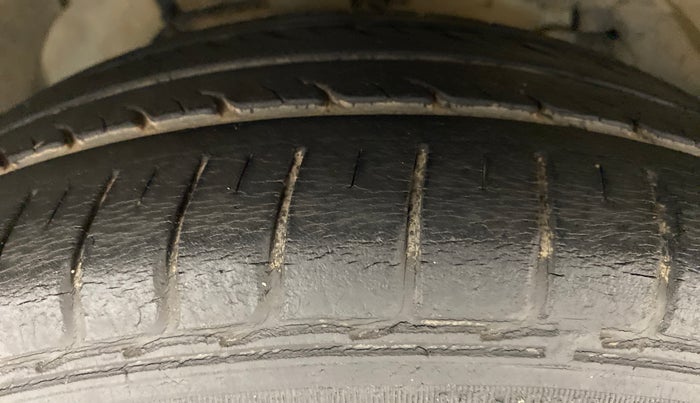 2015 Tata Bolt XT REVOTRON, Petrol, Manual, 27,262 km, Right Front Tyre Tread