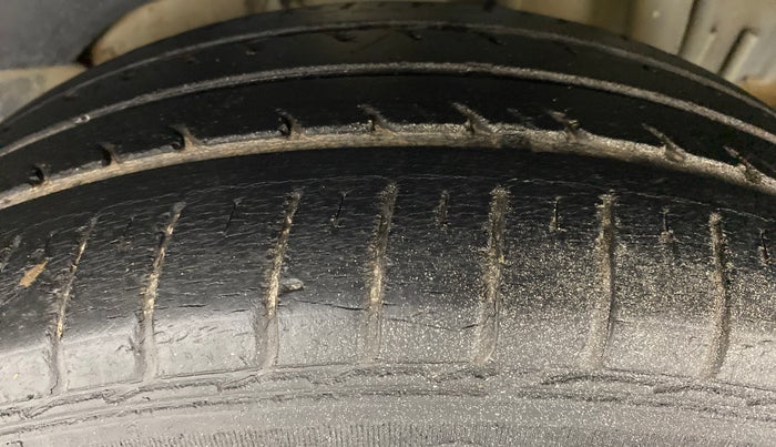2015 Tata Bolt XT REVOTRON, Petrol, Manual, 27,262 km, Left Rear Tyre Tread