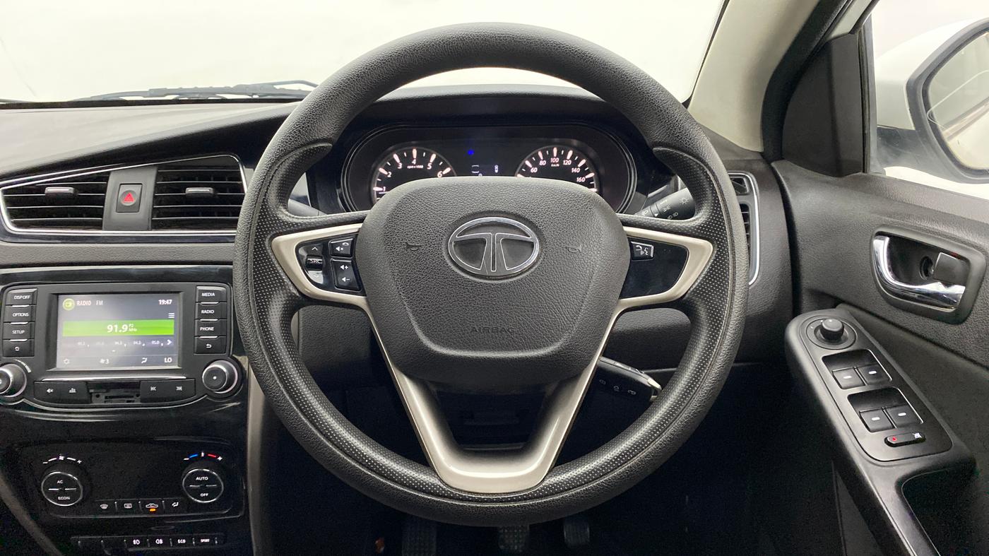 2015 Tata Bolt XT REVOTRON, Petrol, Manual, 27,262 km, Steering Wheel Close Up
