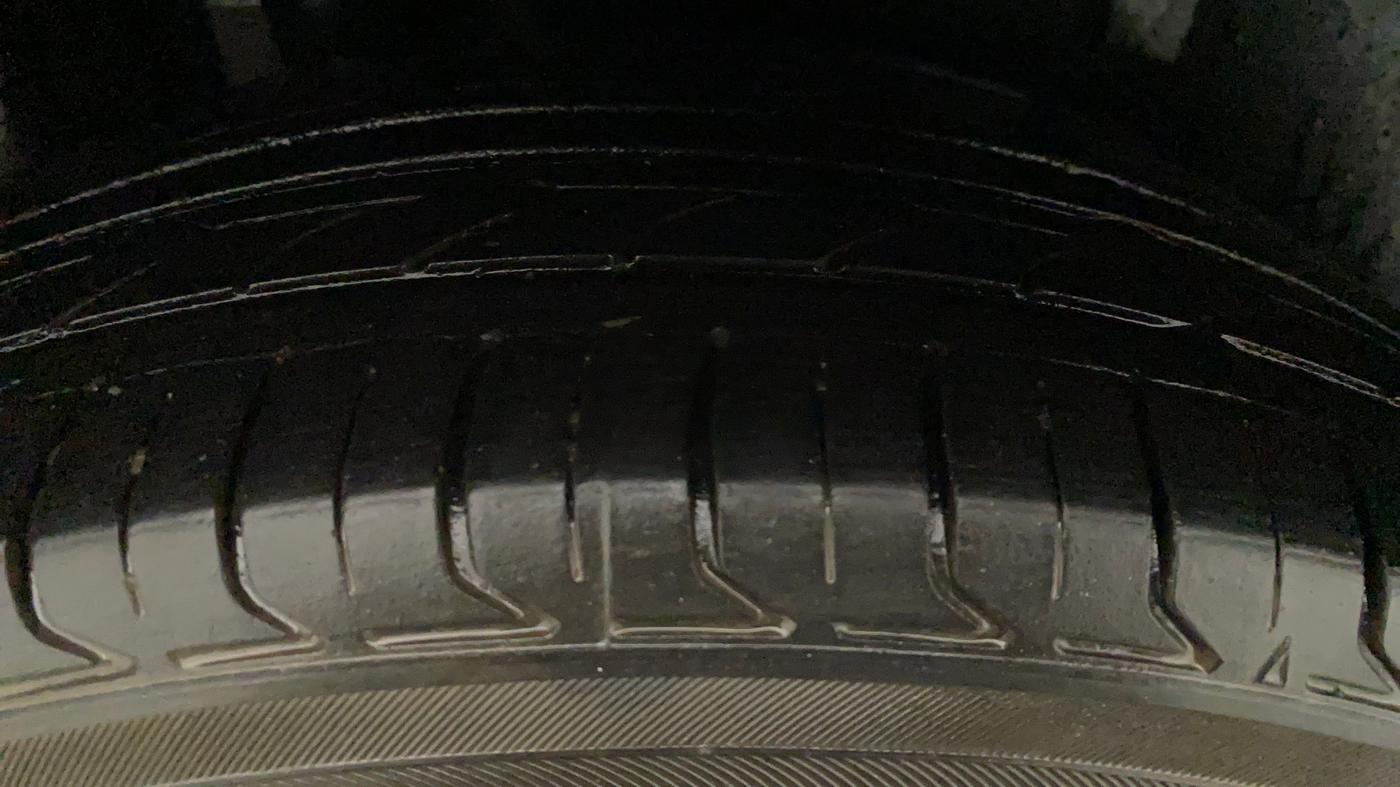 2017 Maruti Dzire ZDI PLUS, Diesel, Manual, 77,942 km, Right Front Tyre Tread