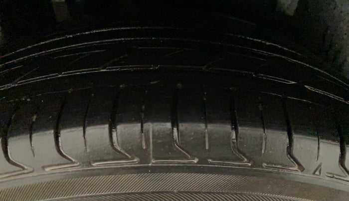 2017 Maruti Dzire ZDI PLUS, Diesel, Manual, 77,942 km, Right Front Tyre Tread