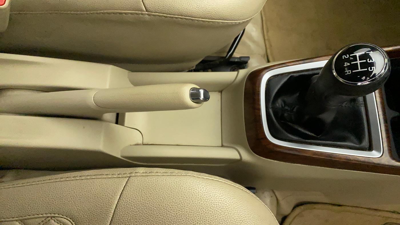 2017 Maruti Dzire ZDI PLUS, Diesel, Manual, 77,942 km, Gear Lever