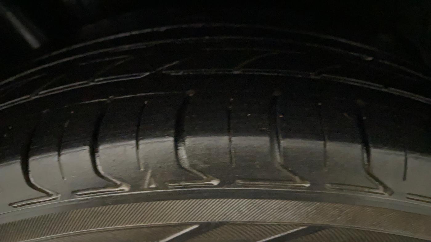 2017 Maruti Dzire ZDI PLUS, Diesel, Manual, 77,942 km, Left Front Tyre Tread