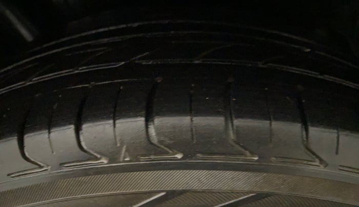 2017 Maruti Dzire ZDI PLUS, Diesel, Manual, 77,942 km, Left Front Tyre Tread