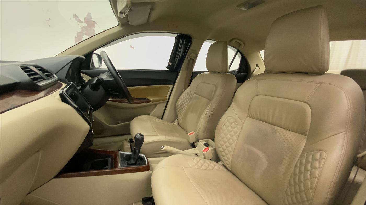 2017 Maruti Dzire ZDI PLUS, Diesel, Manual, 77,942 km, Right Side Front Door Cabin