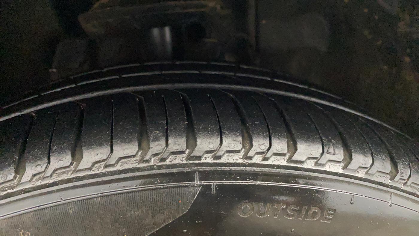 2018 Tata TIGOR XZ PETROL, Petrol, Manual, 25,443 km, Right Front Tyre Tread