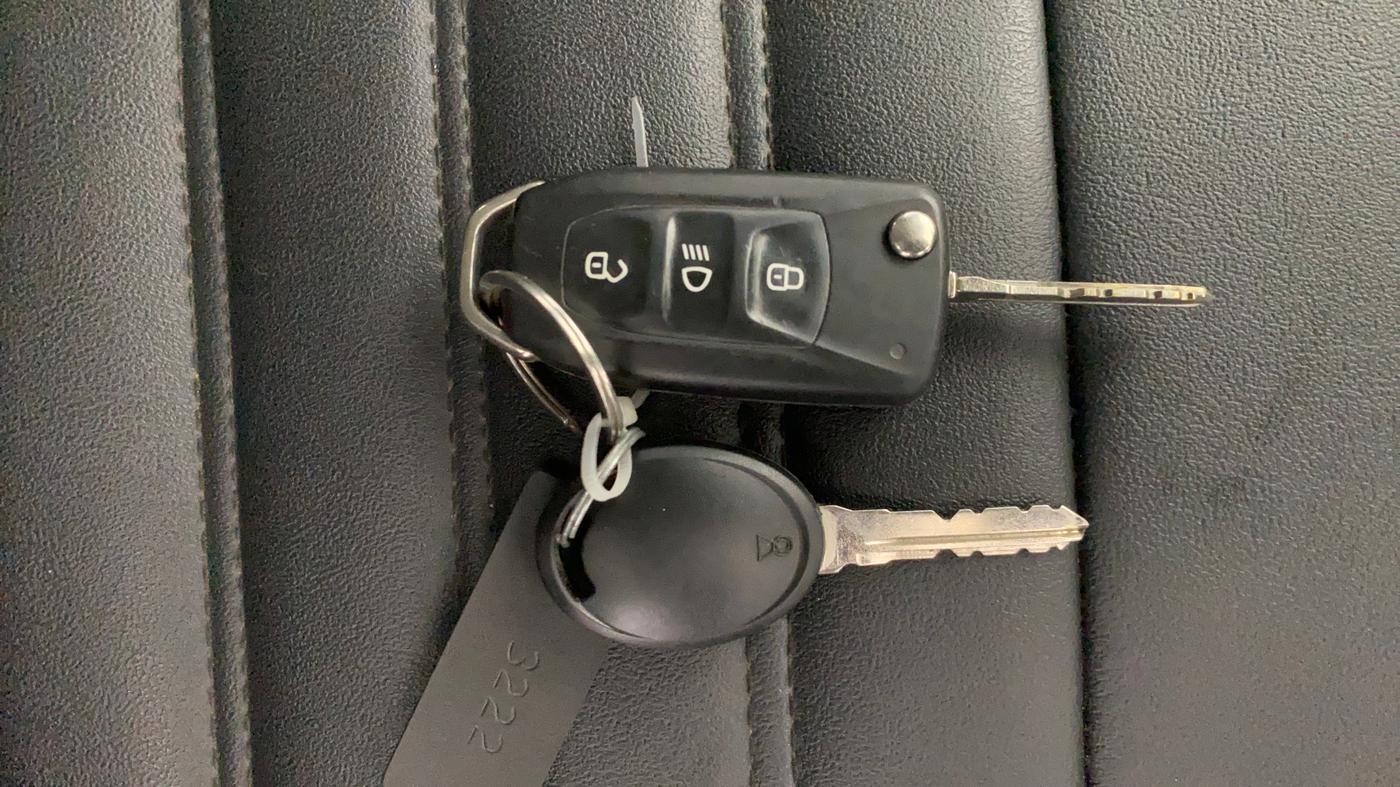 2018 Tata TIGOR XZ PETROL, Petrol, Manual, 25,443 km, Key Close Up