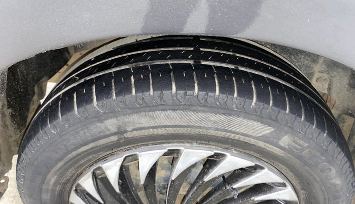 2016 Maruti Ertiga VXI CNG, CNG, Manual, 1,24,272 km, Right Rear Tyre Tread