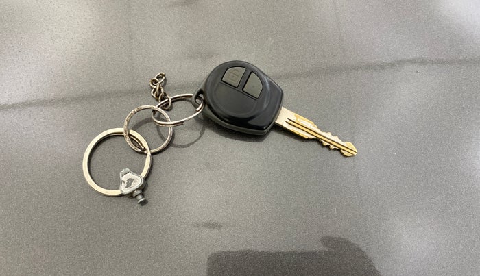 2016 Maruti Ertiga VXI CNG, CNG, Manual, 1,24,272 km, Key Close Up