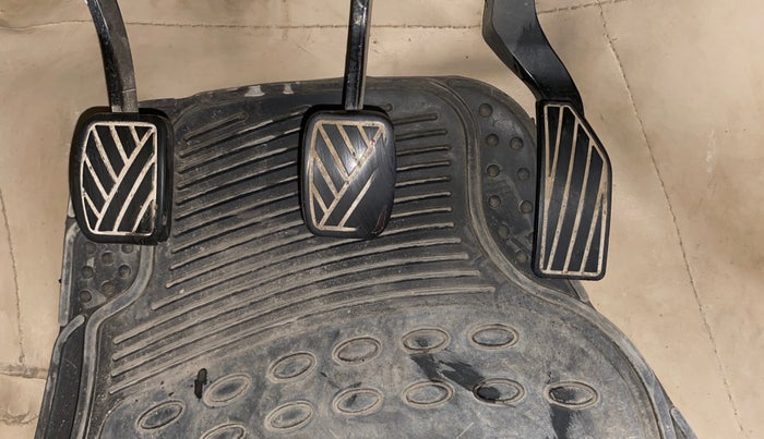 2016 Maruti Ertiga VXI CNG, CNG, Manual, 1,24,272 km, Pedals