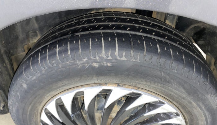 2016 Maruti Ertiga VXI CNG, CNG, Manual, 1,24,272 km, Left Rear Tyre Tread