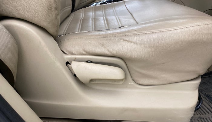 2016 Maruti Ertiga VXI CNG, CNG, Manual, 1,24,272 km, Driver Side Adjustment Panel