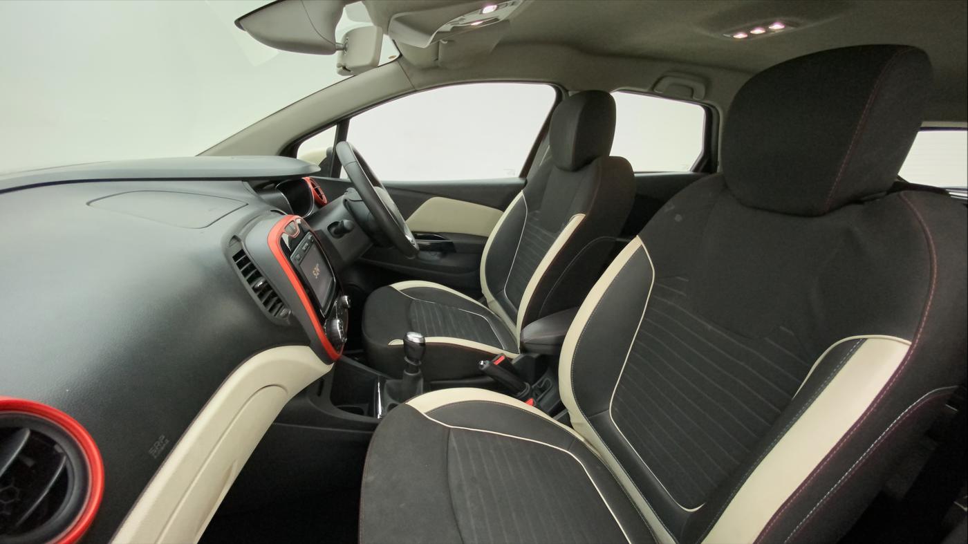 2018 Renault Captur RXT Diesel Dual Tone, Diesel, Manual, 38,532 km, Right Side Front Door Cabin