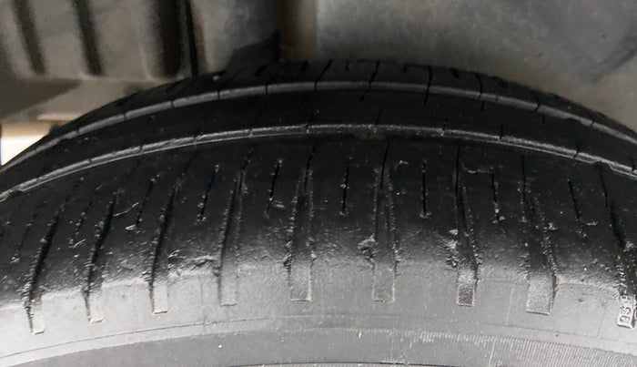 2014 Maruti Swift Dzire AUTOMATIC, Petrol, Automatic, 89,500 km, Right Rear Tyre Tread