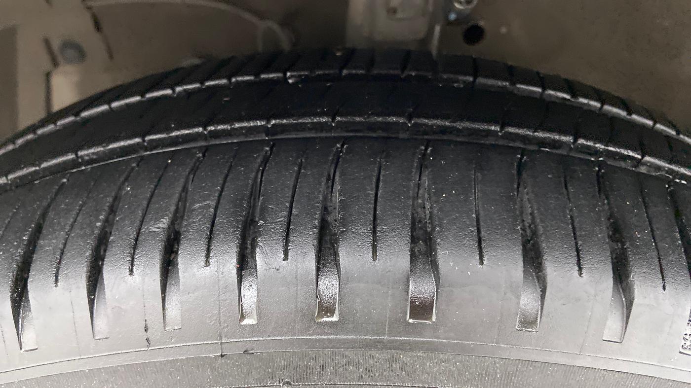 2014 Maruti Swift Dzire AUTOMATIC, Petrol, Automatic, 89,500 km, Left Front Tyre Tread
